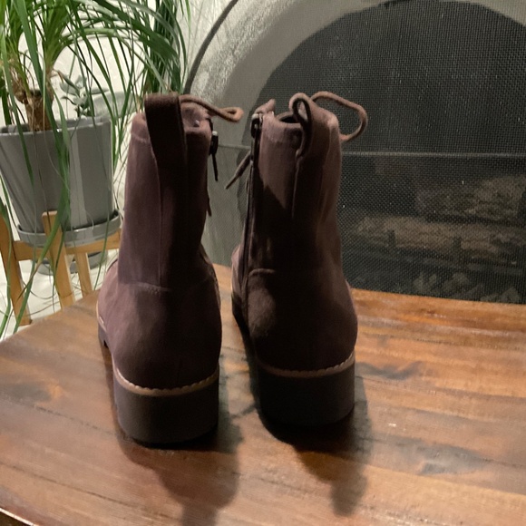 VIONIC Chocolate Ganache Lani II Suede Boots size 6.5 - Picture 3 of 7